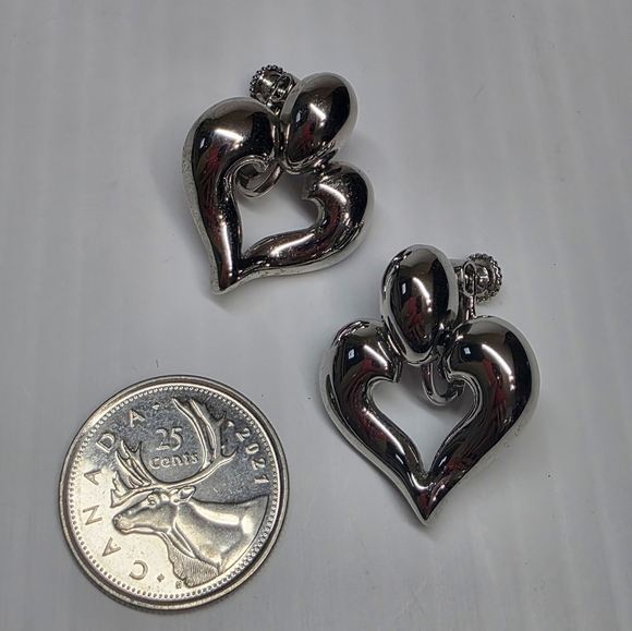 whimsical Silver toned puffy Chunky heart clip on screw back Earrings - Picture 8 of 9